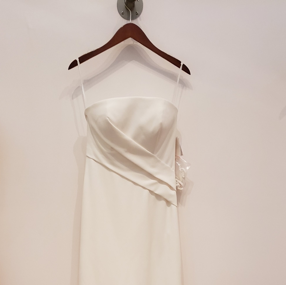 Wedding Gown size 8 New With Tags - Picture 1 of 1